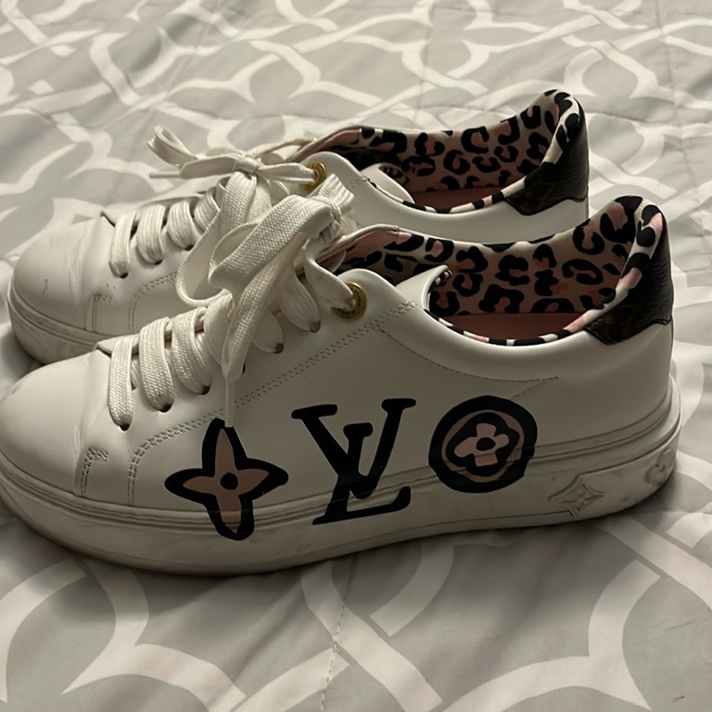 LOUIS VUITTON SNEAKERS Size 36.5